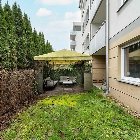 Cosy With Garden By Renters Apartman