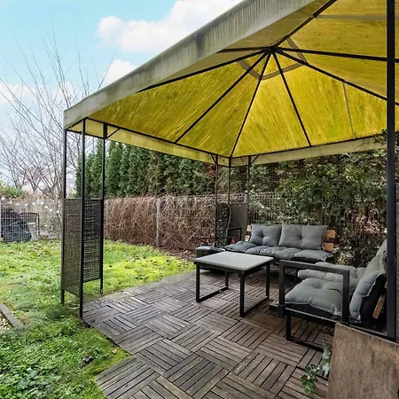 Cosy With Garden By Renters Apartamento
