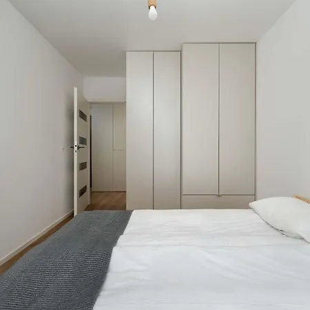 Cosy With Garden By Renters Apartamento Breslavia