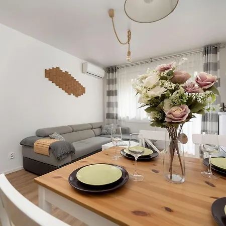 Cosy With Garden By Renters Apartamento Breslavia